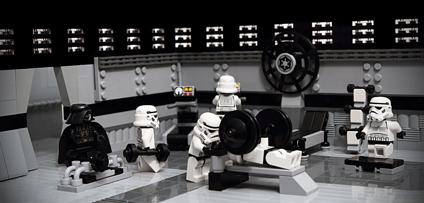 LEGO штурмовики и Дарт Вейдер в тренажерке