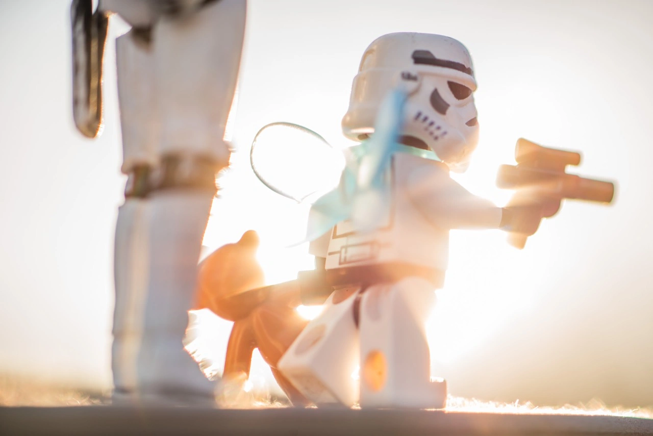 LEGO штурмовик c бластером и плюшевым мишкой